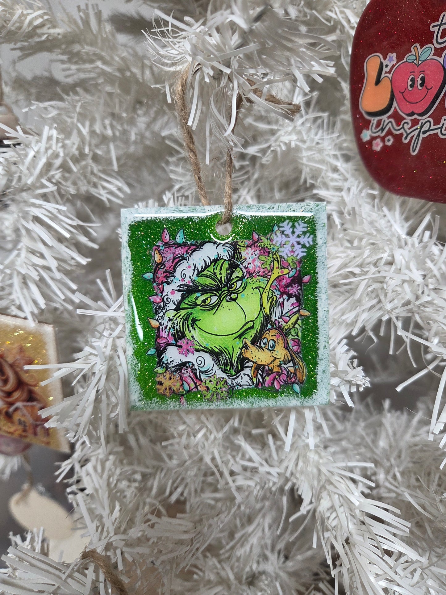 🎄 Green Holiday Character Wooden Ornament - Dark Green Glitter