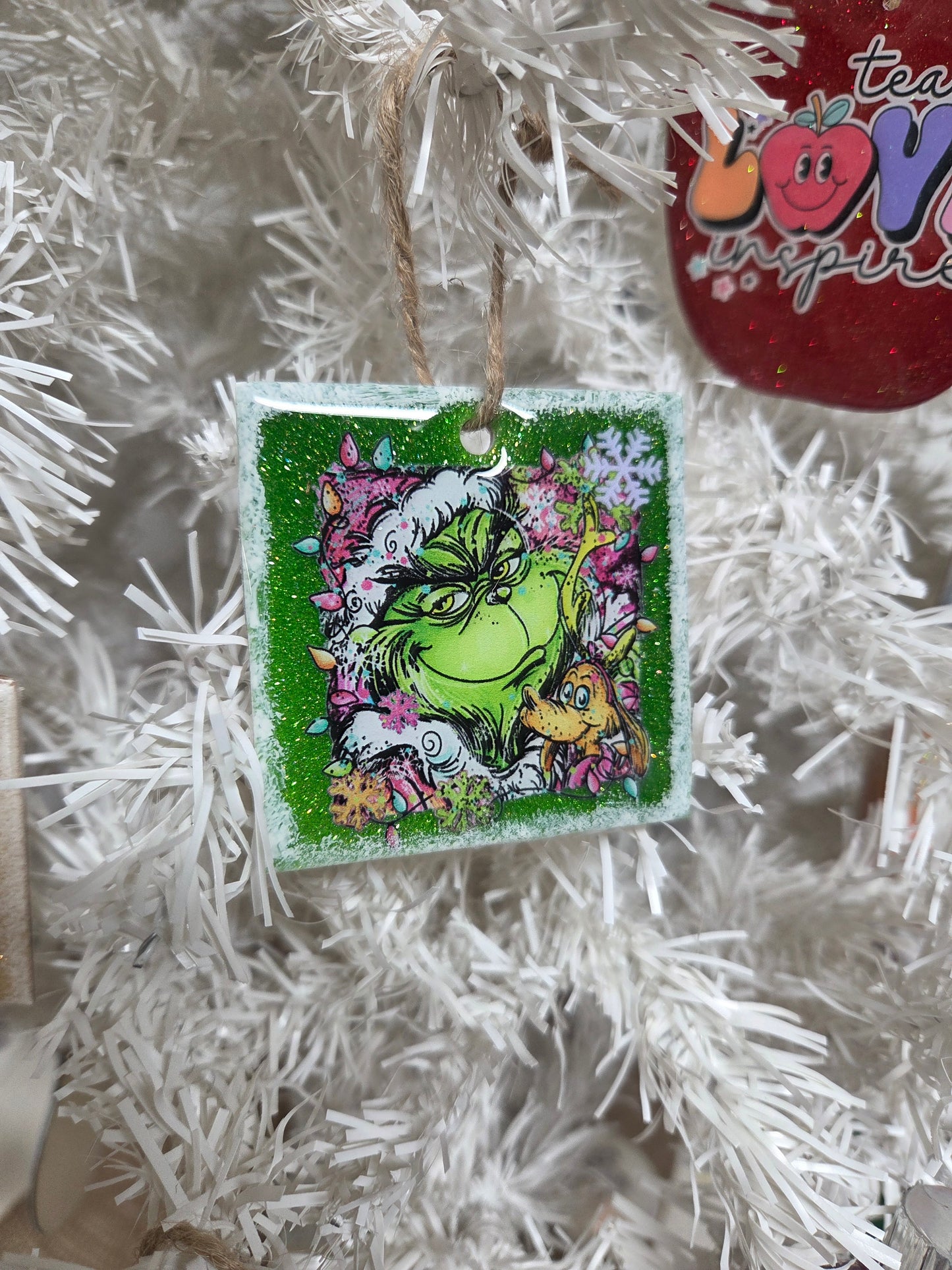 🎄 Green Holiday Character Wooden Ornament - Dark Green Glitter