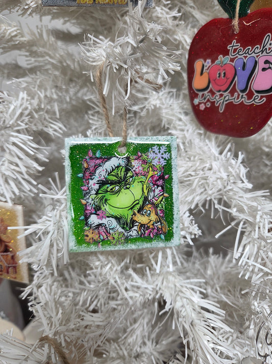 🎄 Green Holiday Character Wooden Ornament - Dark Green Glitter